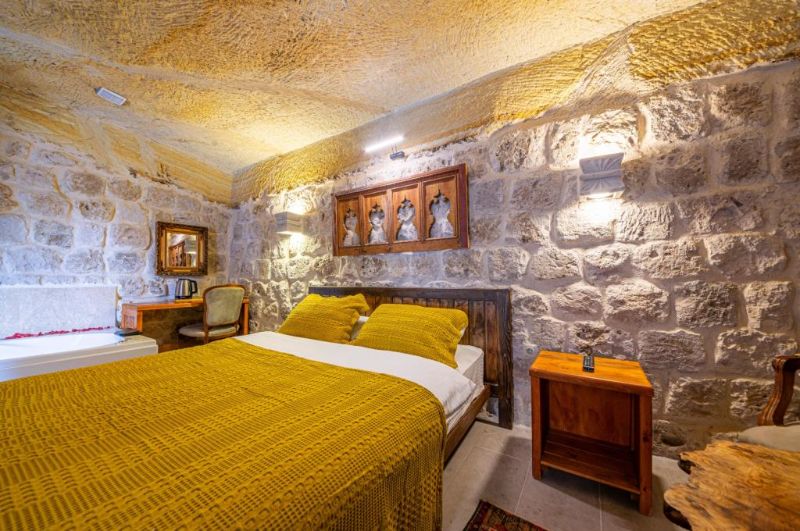 Kapalos Cave Hotel